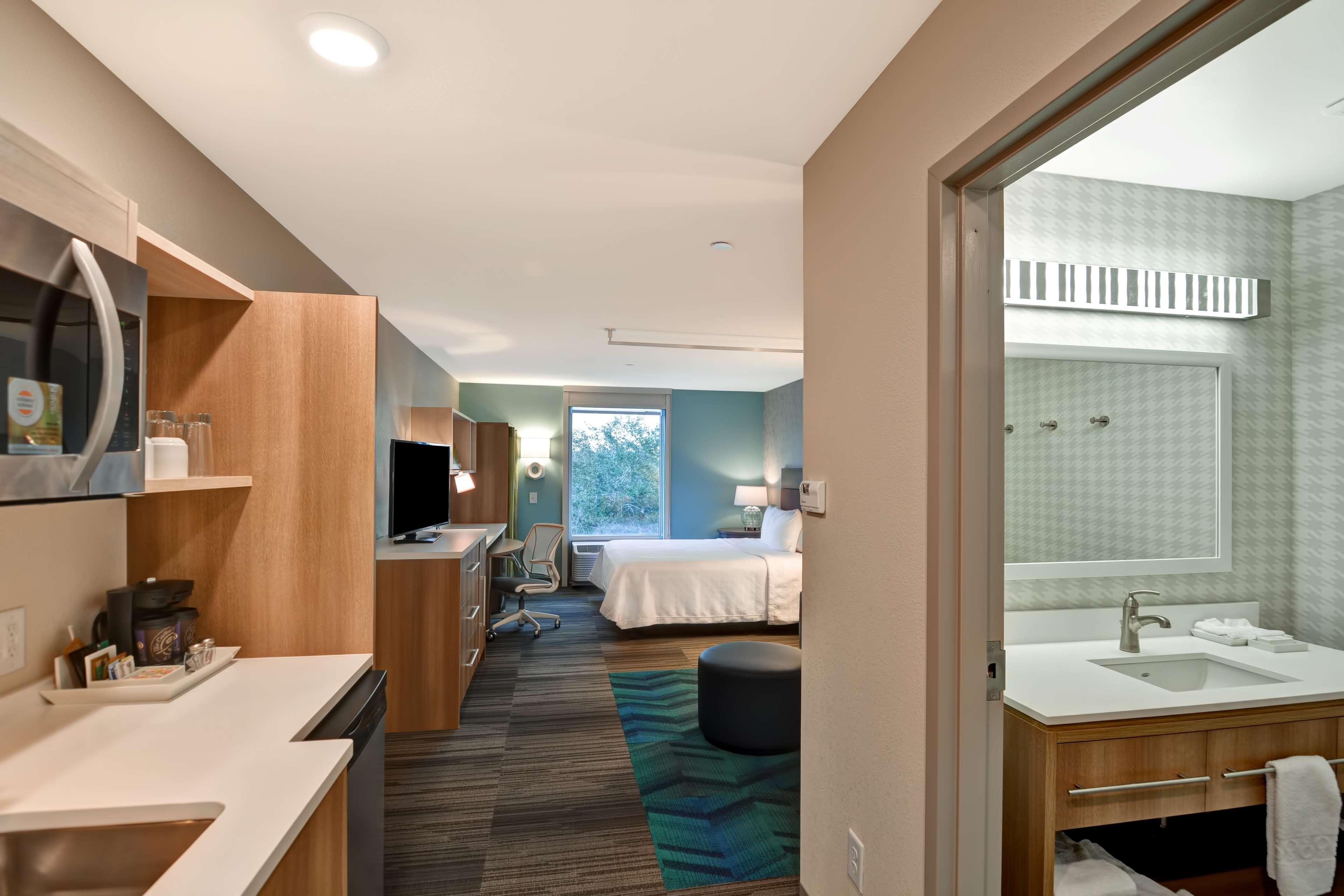 Home2 Suites By Hilton Tampa Usf Near Busch Gardens Dış mekan fotoğraf